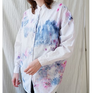 Small Medium vintage cotton band collar curved hem minimalist button down womens shirt blouse hand ice dyed solutions 80s 90s 画像 1