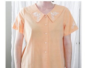 Medium | 60s handmade peach cute floral embroidered collar short sleeve vintage retro blouse