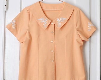 Medium | 60s handmade peach cute floral embroidered collar short sleeve vintage retro blouse