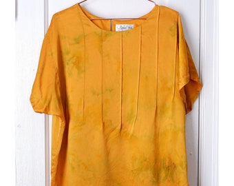 Large | 80s marigold orange silk hand ice dyed short sleeve pleated vintage blouse | Marie Elena