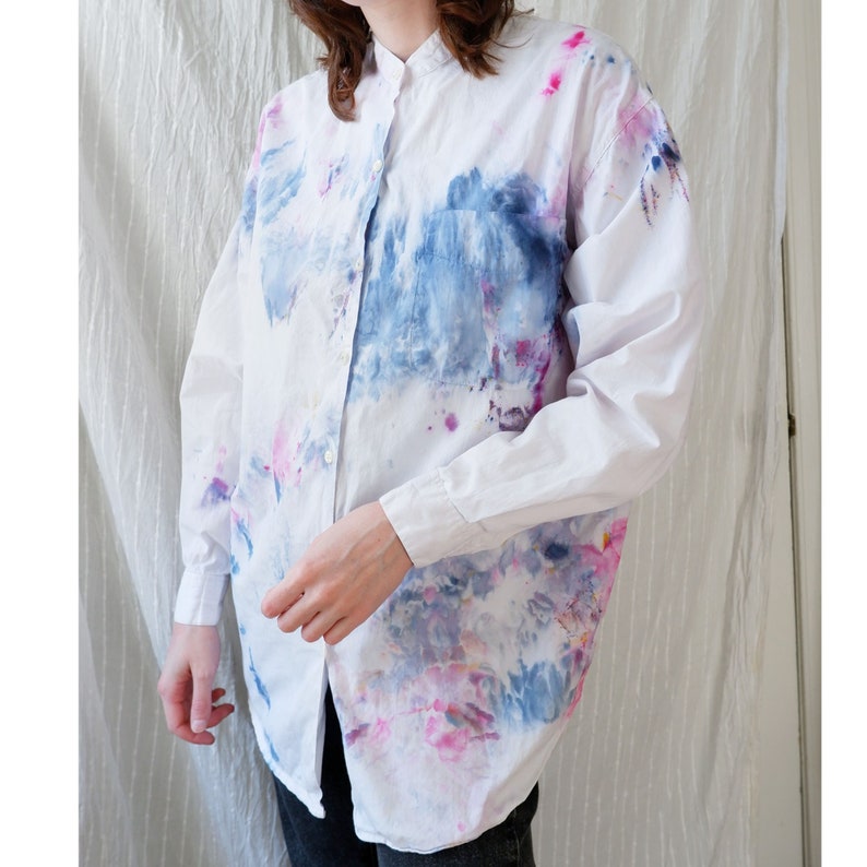 Small Medium vintage cotton band collar curved hem minimalist button down womens shirt blouse hand ice dyed solutions 80s 90s 画像 1