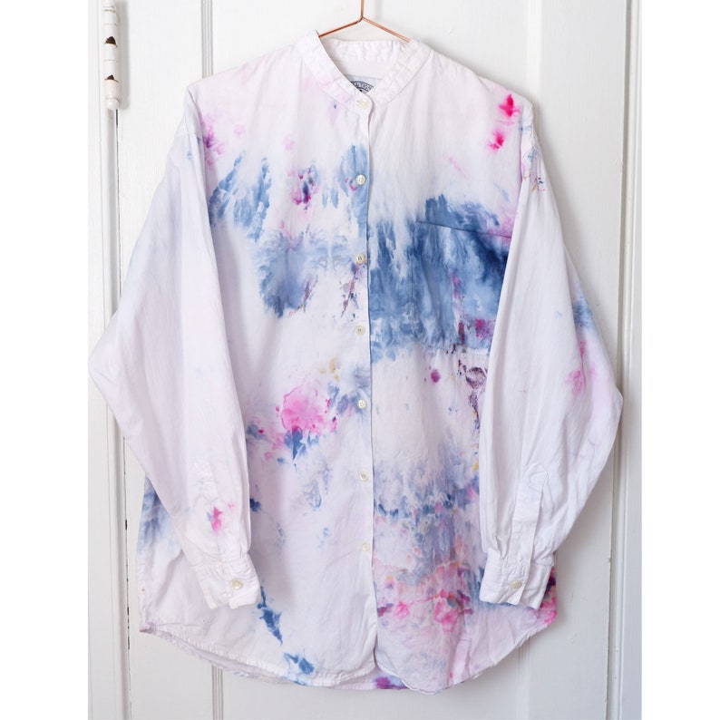 Small Medium vintage cotton band collar curved hem minimalist button down womens shirt blouse hand ice dyed solutions 80s 90s 画像 3