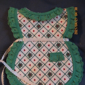 Vintage Handmade Jar Cover: Green Eyelet Lace, Red Hearts