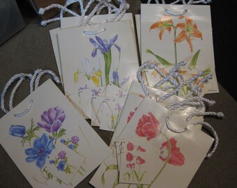 Kollektion, Vintage NEUE Geschenktüten und Anhänger mit botanischen Blumen von Lillian Vernon. 9 Beutel, 4 Blumenmuster, Mohn-Anemone; Tulpe; Iris; Amaryllis