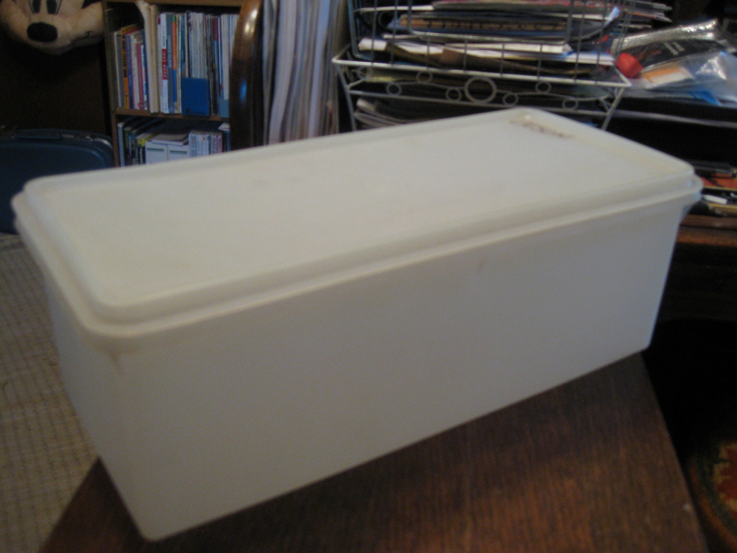 Tupperware Bread Saver Bread & Bakery Storage Box