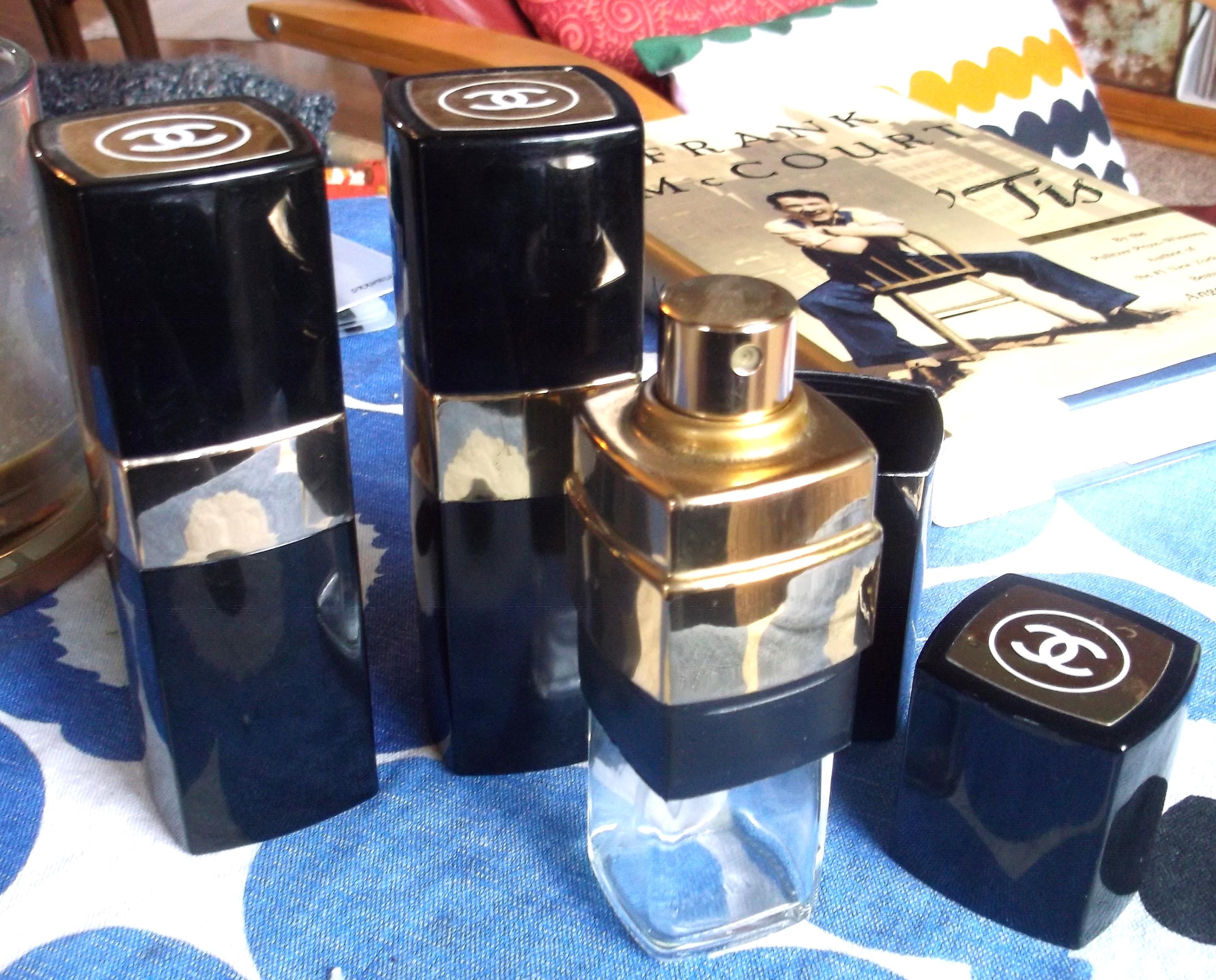 Vintage Chanel No 5 Spray Cologne Perfume Bottle. Black & Gold CC