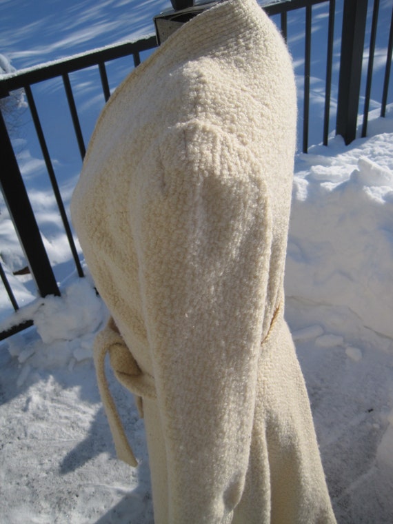 Vintage white 1980's long winter coat. Boucle tex… - image 8