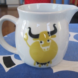 Vintage Arabia Finland Kaj Franck yellow Cow, Bull Pitcher, creamer. Design on 2 Sides. 16 fl oz. 1 pint White ceramic ironstone stoneware