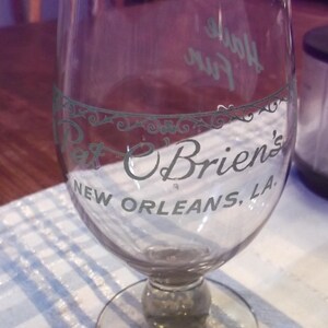 Vintage Pat O'Briens Have Fun New Orleans Hurricane-glas: Klar piedestalparfait. Mardi Gras-festglas; NOLA-fest; barartiklar