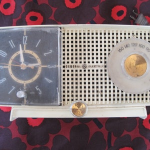 Vintage GE Alarm Clock Radio: Mid-Century Modern. General Electric C437A. Solid State Digital Wake Up, Sleep Timer. Night Light Illumination