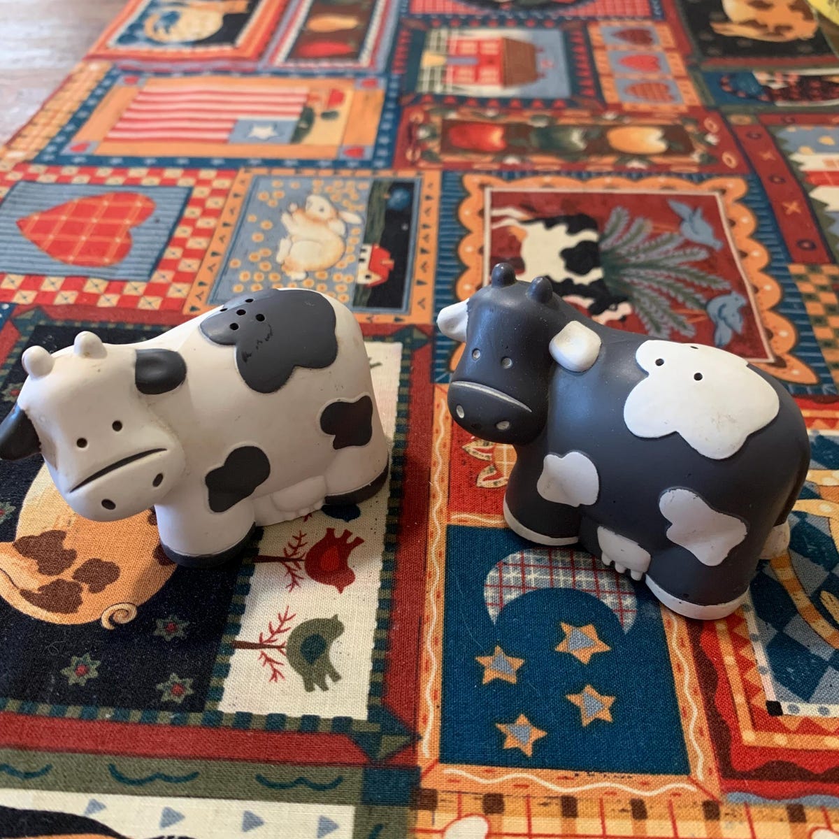 Vintage Cow Salt and Pepper Shaker Set. Standing Cow Figurine, Cow Statue. Herb Shaker. 1 1/2" High. Black & White Spotted Cow; Holstein - Etsy