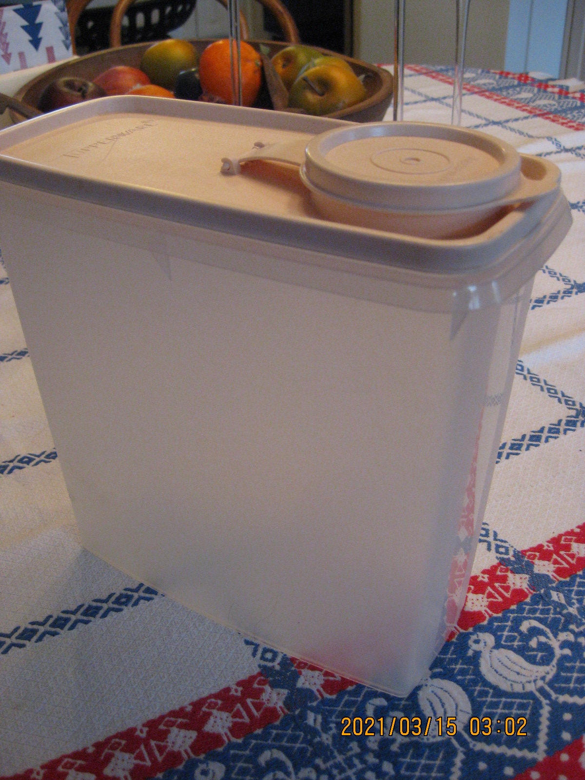 Vintage Tupperware Cereal Container 469-5 with tan lid 470-6 closer 471-3