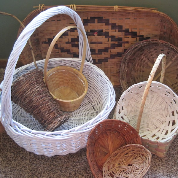 Vintage Wicker & Woven Basket. Gathering, Bun, Breadbasket, Centerpiece, Decorative, Flower, Garden, Wall Hanging, Magazine, crafts, Easter
