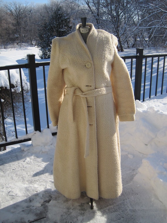 Vintage white 1980's long winter coat. Boucle tex… - image 2