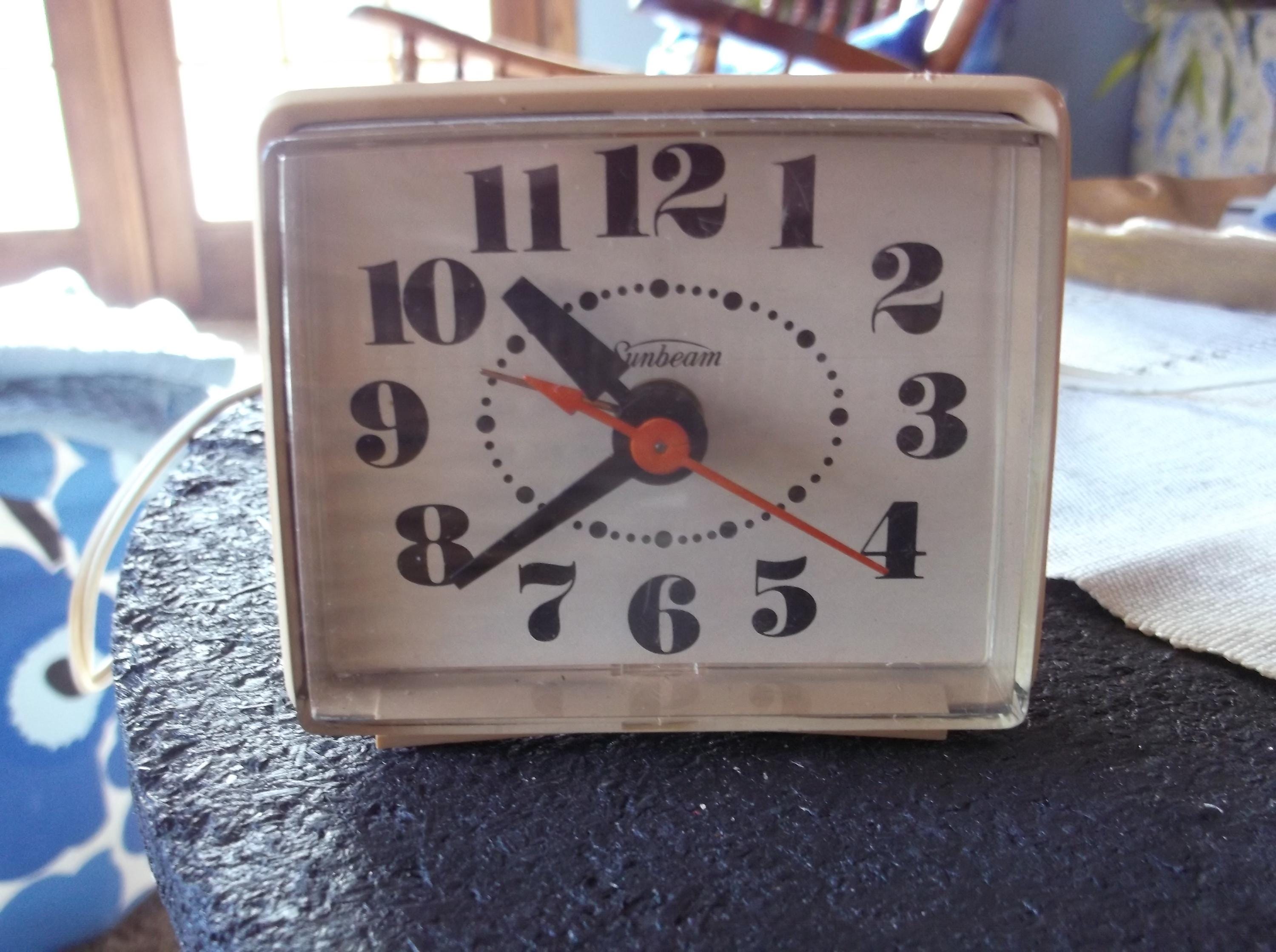 Vintage WORKING Sunbeam Electric Alarm Clock: Retro Desk, Bedside