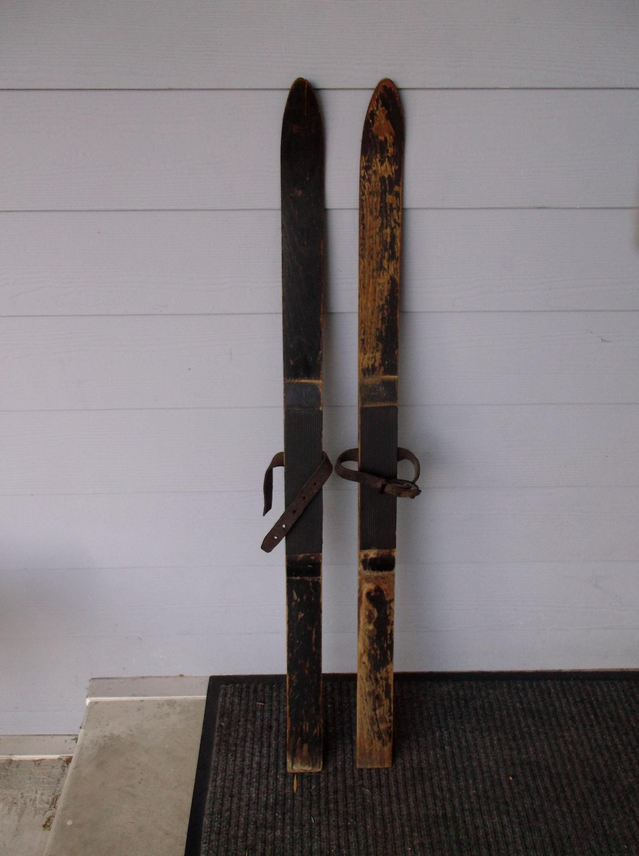 アンティークスキー板 Antique Wood Skis. Slip on / Boot Ski; Black Painted
