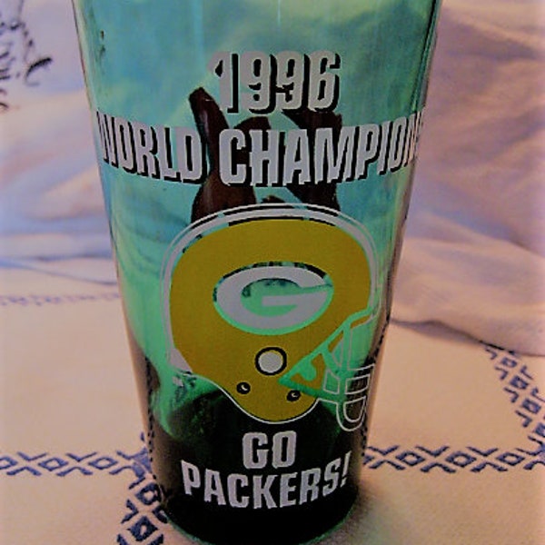 Vintage Green Bay Packers 1996 World Champions, Go Packers EX light Beer glass. Packer Helmet; Green glass tumbler; 6" 16 oz Anchor Hocking