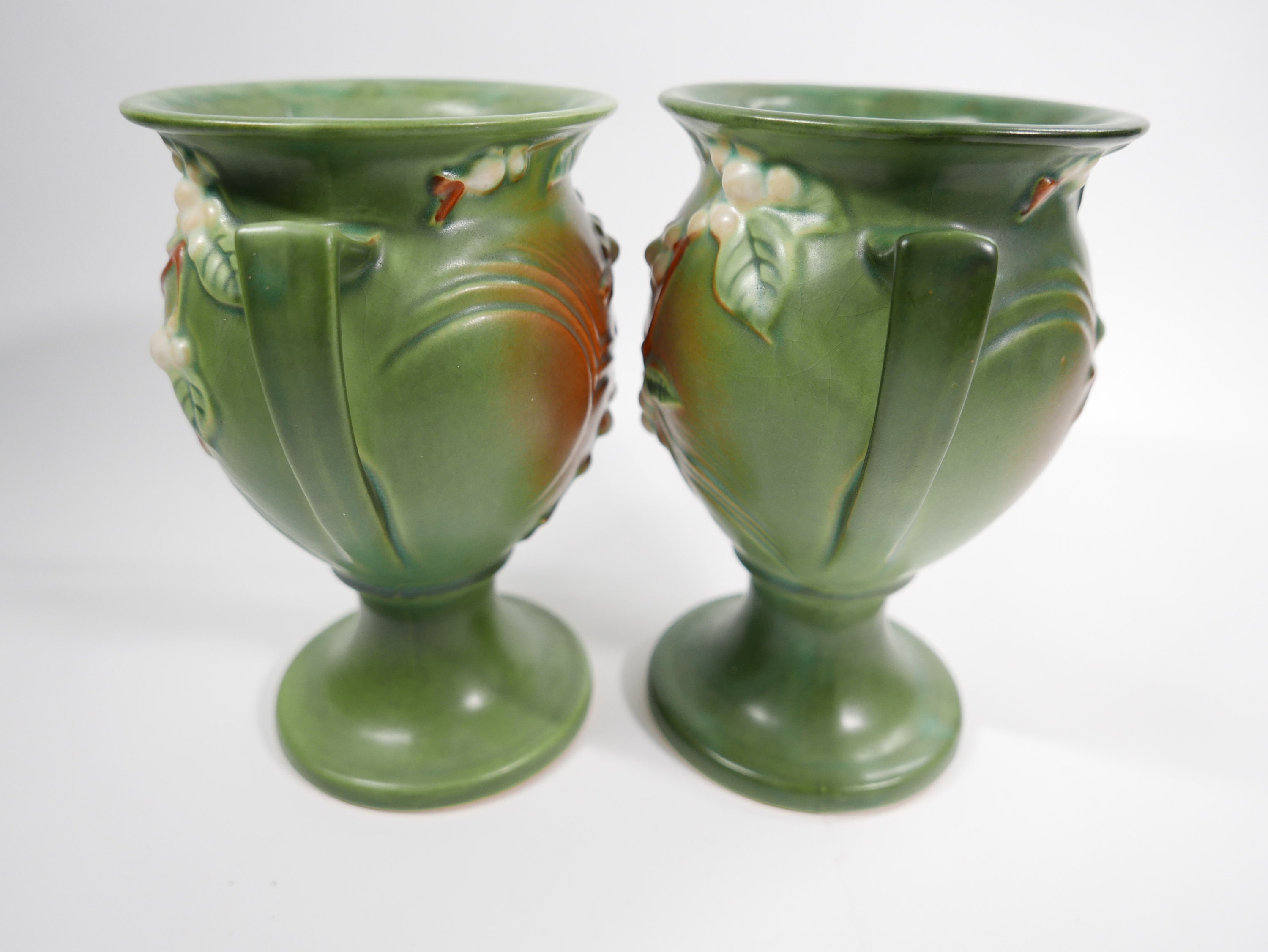 Pair of Vintage Roseville Pottery snowberry Green Trophy Vase/urn 1UR8