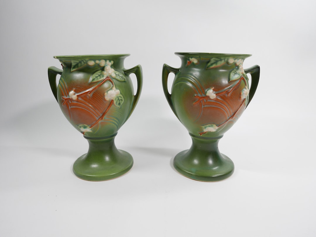 Pair of Vintage Roseville Pottery snowberry Green Trophy Vase/urn 1UR8