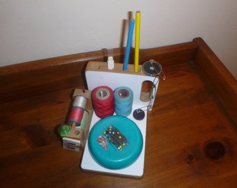 NOTION NOOK, all incl, Sewing Caddy, magnetic holder, bobbie, thread, pins, needle, pencil, plastic pin cushion, threader, holder, handle