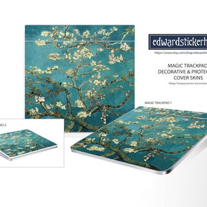 Op de afbeelding: Decoratieve en beschermende coverskins voor een Magic Trackpad, met een turquoise en wit bloemmotief dat doet denken aan een schilderij. De afbeelding toont de trackpad skin in meerdere weergaven, met de tekst "edwardstickerhands" zichtbaar.