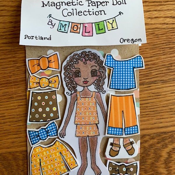 Fille pour la collection de poupée de papier magnétique