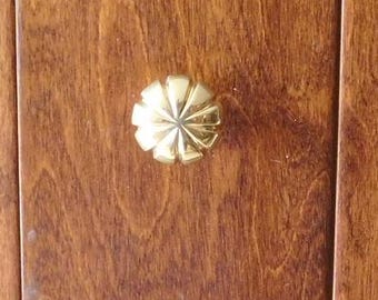 BB6004PB, 1 1/4" Cast Brass Fluted Knob