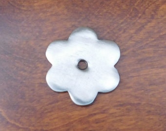 LCI6008, 1.5" Round Cast Iron Rose for knobs or Drop Pull