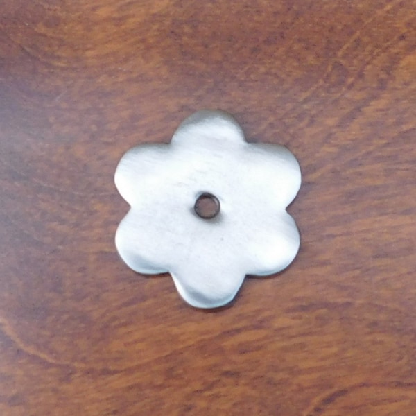 LCI6008, 1.5" Round Cast Iron Rose for knobs or Drop Pull