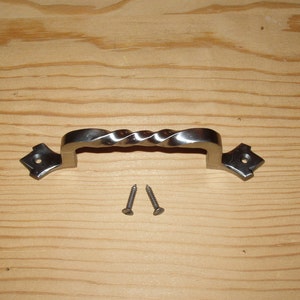 LCI2031 5.5" x 4.75"cc Cast Iron French Style Twist Cabinet Pull
