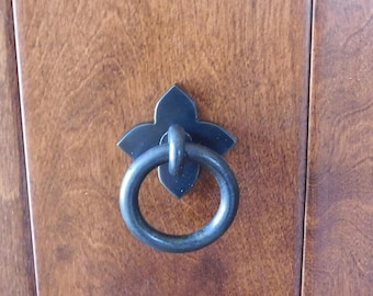 MP2004-07AB Tirador de anilla y roseta de hierro negro antiguo