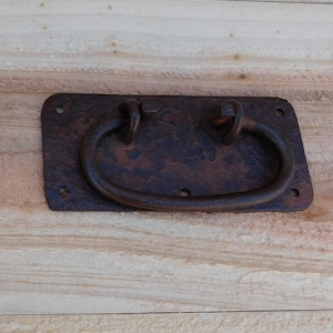 CI2000RO. Antique trunk handle. 4.25" x 2" Rust Finish