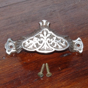 CI413. 3.75&quot; Cast Iron Cup Pull