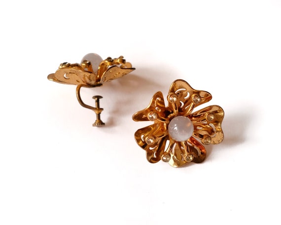 1950s Moonglow Flower Vintage Screwback Earrings - image 3