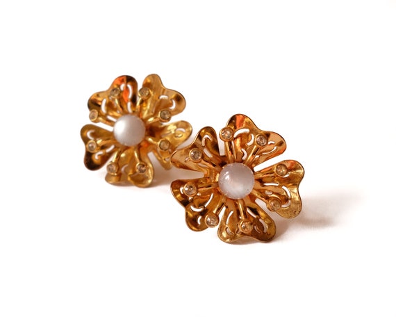 1950s Moonglow Flower Vintage Screwback Earrings - image 1