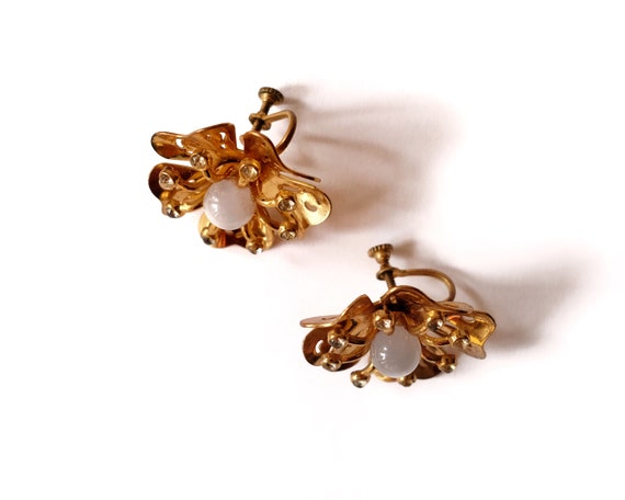 1950s Moonglow Flower Vintage Screwback Earrings - image 4