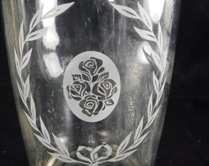 vintage Decanter Etched Glass Laurel Wreath perfect for your bar cart barware elegantly shaped  Christmas dinner Holiday tables