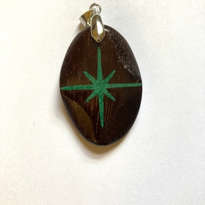 Collier étoile du Nord, pendentif en bois étoile du Nord avec incrustation de pierre de malachite, cadeau nautique, bateau, voile, cadeau pour lui, collier pour homme.