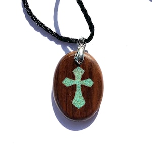 Collar de cruz gótica hecho a mano, colgante de cruz personalizado, grabado gratuito, collar de madera hecho a mano, regalo de aniversario de madera, regalo personalizado