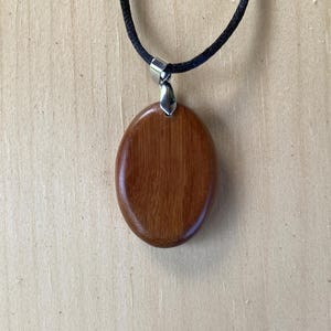 Ironwood Pendant With Turquoise Inlay. Wood And Stone Necklace. imagem 4