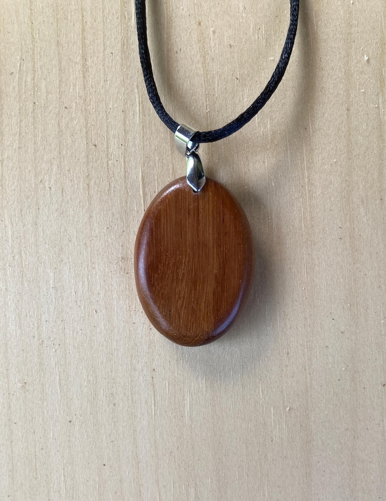 Ironwood Pendant With Turquoise Inlay. Wood And Stone Necklace. imagem 4