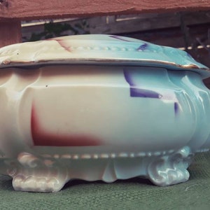 Porcelain spray décor biscuit tin art deco