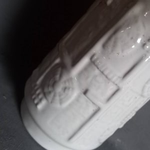 Bay Vase Bodo Mans white relief décor Narvik