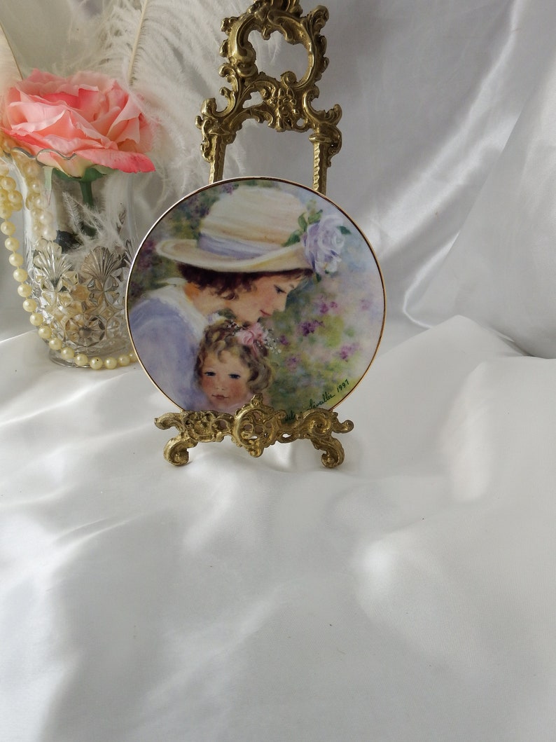 Vintage 1990s Decor Avon Plate Tender Moments Mothers Day