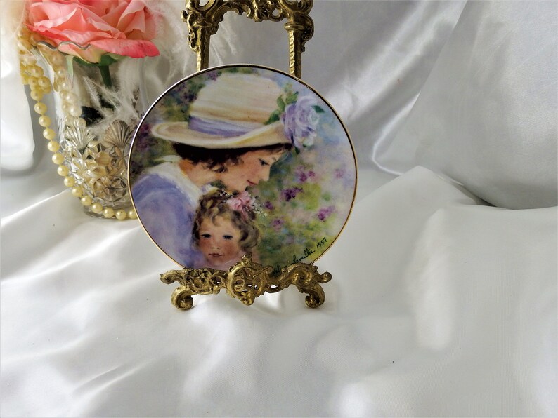 Vintage 1990s Decor Avon Plate Tender Moments Mothers Day