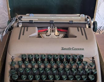 Vintage Smith-Corona Schreibmaschine - Mid-Century manuelle Schreibmaschine - nicht funktionierendes Dekorationsstück - Projekt-Reparatur-Maschine - grüne Tasten
