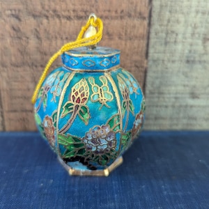 Vintage chinesische Cloisonne Verzierung - Blumen- & Schmetterlingsmotiv - Türkis Emaille - Hexagon Glasform - Vintage asiatisches Dekor - Weihnachtsdekor