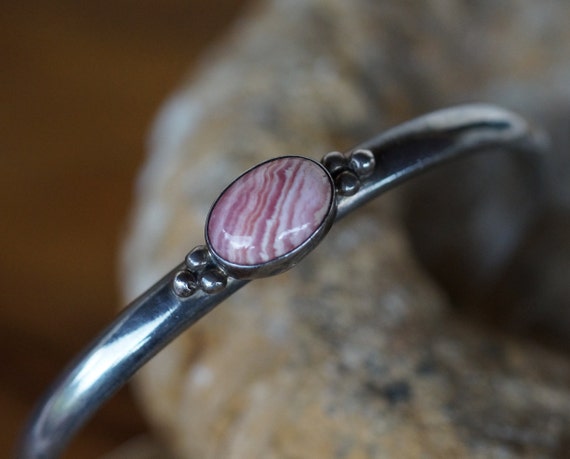 GQ2583◇Navajo : R.TOM STERLING SILVER Vintage Navajo Signed R.TOM STERLING Silver Onyx Cuff