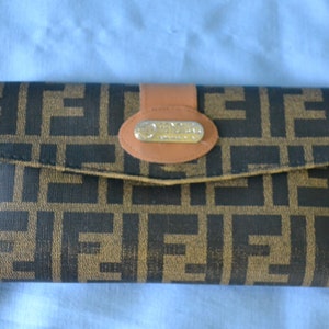 Cartera larga de nailon Fendi, detalles de piel, estampado del logotipo de Zucca, anterior a 1980, fabricada en Italia