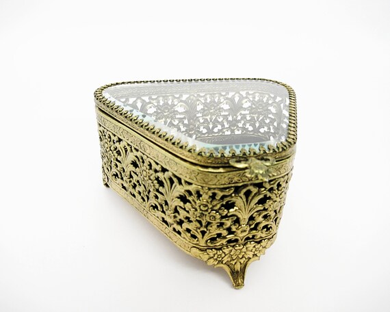 Vintage gold footed trinket - Gem